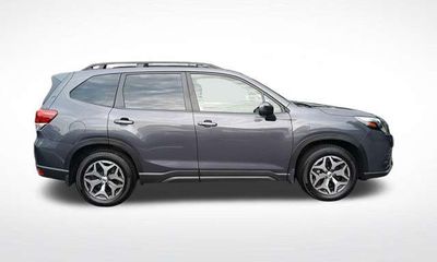 2023 Subaru Forester Premium ES Base