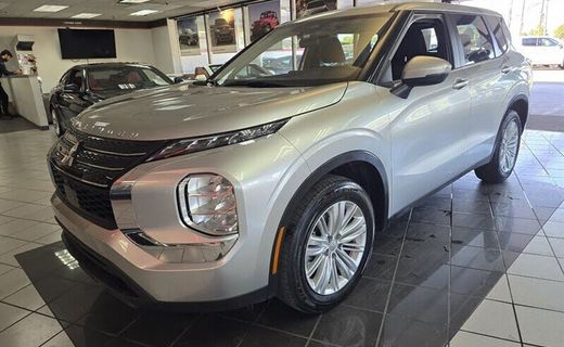 2024 Mitsubishi Outlander ES