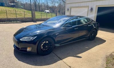 2015 Tesla Model S 85D
