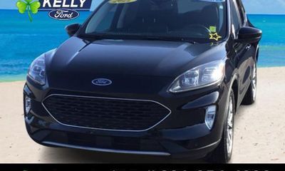2022 Ford Escape Titanium Fhev