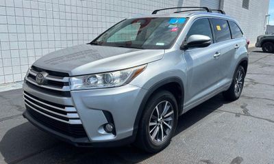 2017 Toyota Highlander SE XLE