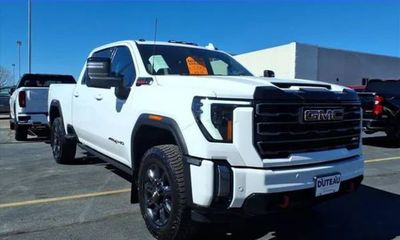 2024 GMC Sierra HD AT4