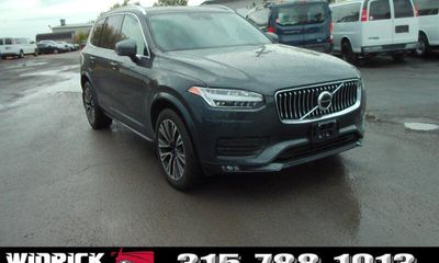 2021 Volvo XC90 Momentum