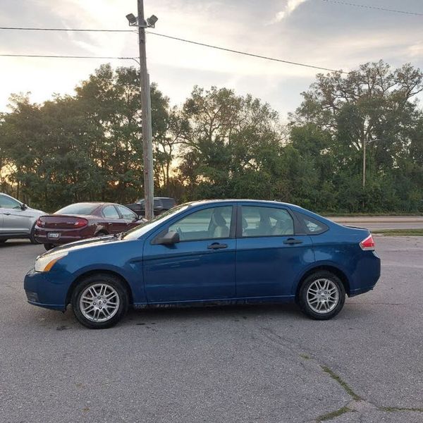 2009 Ford Focus — a typically priced live listing