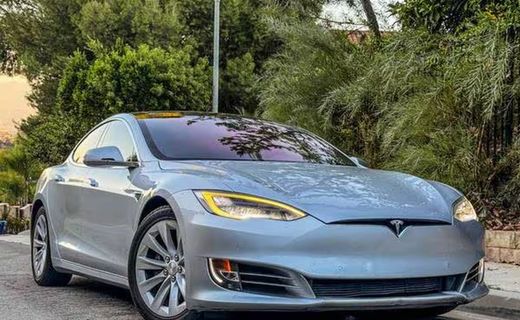 2016 Tesla Model S 90D