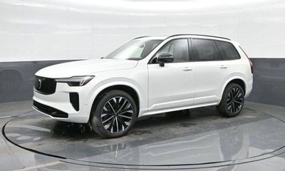 2026 Volvo XC90 Ultra Dark