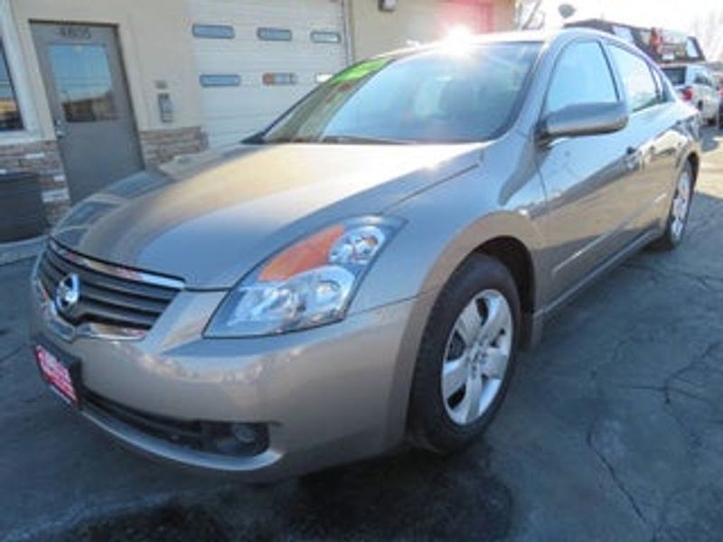 2009 Nissan Altima — a typically priced live listing