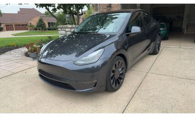 2025 Tesla Model Y Performance