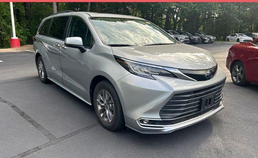 2023 Toyota Sienna XLE