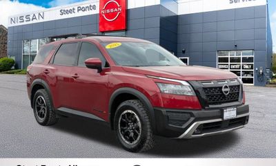 2025 Nissan Pathfinder SV