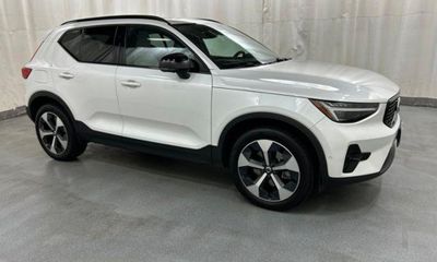 2024 Volvo XC40 Plus Dark