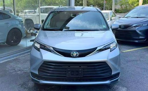 2025 Toyota Sienna LE