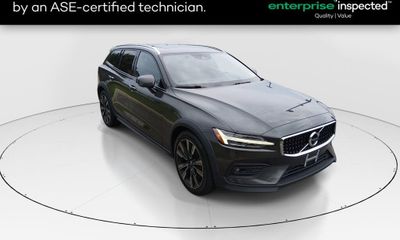 2020 Volvo V60CC Momentum