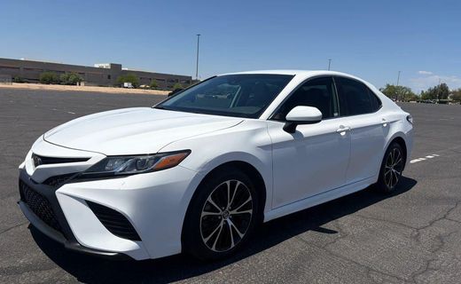 2020 Toyota Camry SE