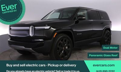 2025 Rivian R1S Adventure