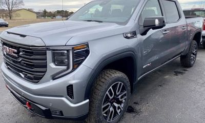 2023 GMC Sierra AT4