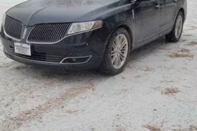 2014 Lincoln MKT — a typically priced live listing