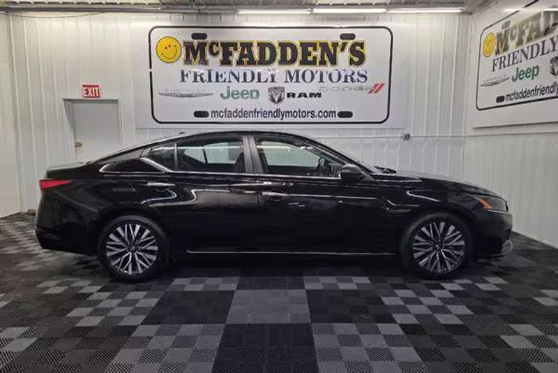 2024 Nissan Altima — a typically priced live listing
