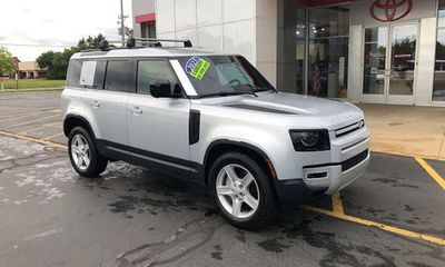 2023 Land Rover Defender 110 SE