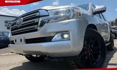 2017 Toyota Land Cruiser VX R