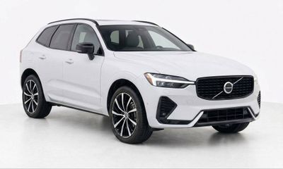 2023 Volvo XC40 Core Bright Theme