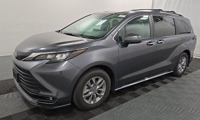 2025 Toyota Sienna XLE