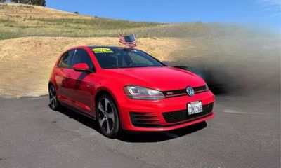 2016 Volkswagen Golf GTI 2 0T Base