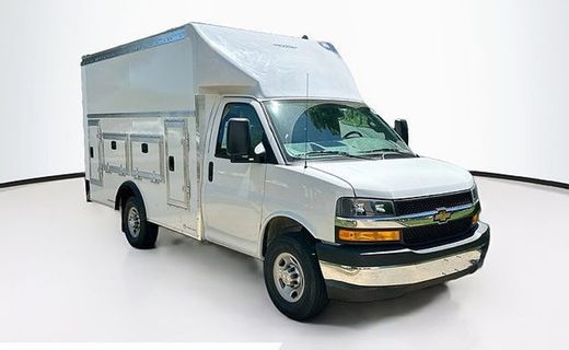 2026 Chevrolet Express 3500 Cutaway 139