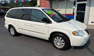 2005 Chrysler Town AND Country Touring