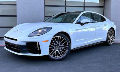 2026 Porsche Panamera 4