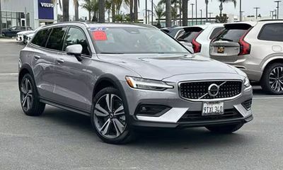 2026 Volvo V60CC Plus