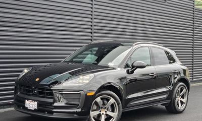 2025 Porsche Macan T