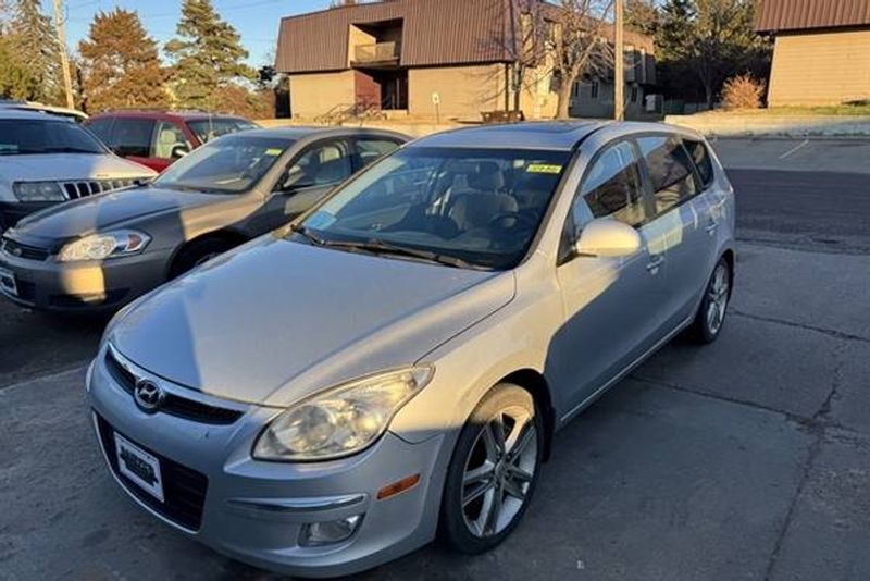 2009 Hyundai Elantra — a typically priced live listing