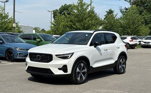 2026 Volvo XC40 Plus Dark