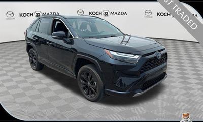 2024 Toyota RAV4 SE