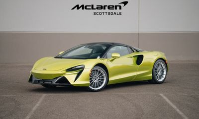 2025 McLaren Artura Spider
