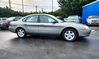 2002 Ford Taurus SE