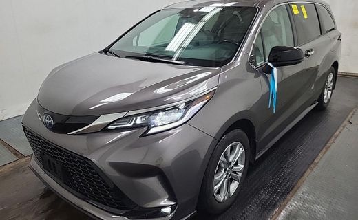 2022 Toyota Sienna LE