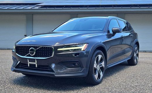 2023 Volvo V60CC Plus