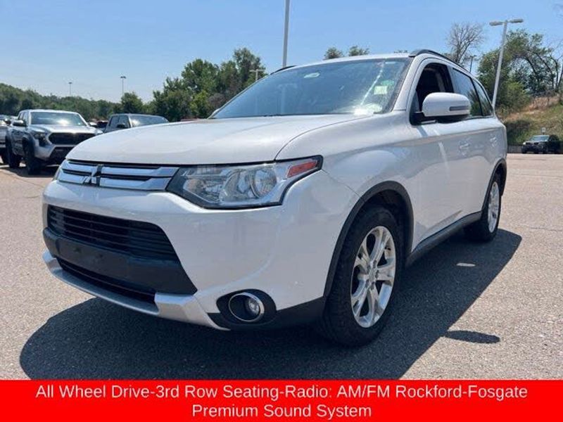 2015 Mitsubishi Outlander — a typically priced live listing