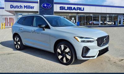 2025 Volvo XC60 Plus Dark