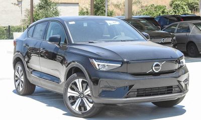 2023 Volvo C40 Core Bright Theme