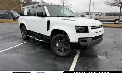 2023 Land Rover Defender 130 SE