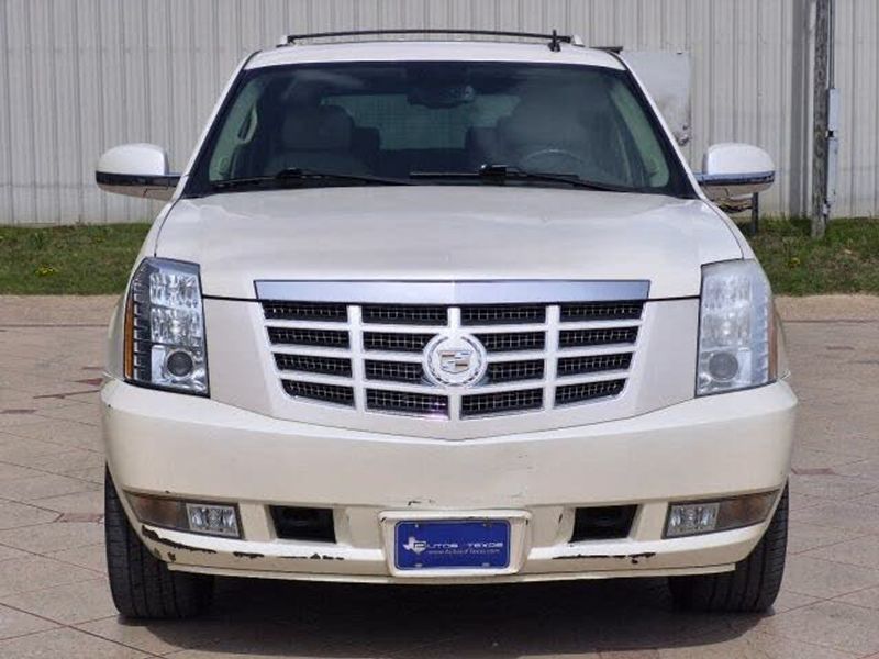 2009 Cadillac Escalade — a typically priced live listing