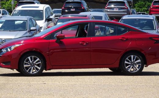 2023 Nissan Versa SV