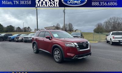 2023 Nissan Pathfinder SL