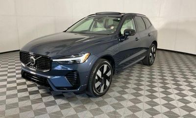 2024 Volvo XC60 Plus Dark