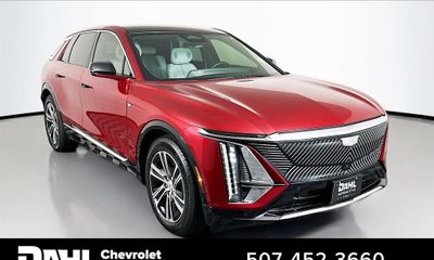 2024 Cadillac Lyriq LUX 2