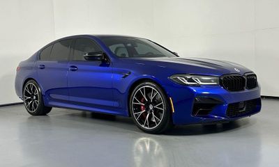2023 BMW M5