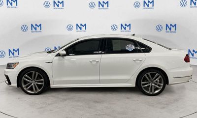 2018 Volkswagen Passat S R Line